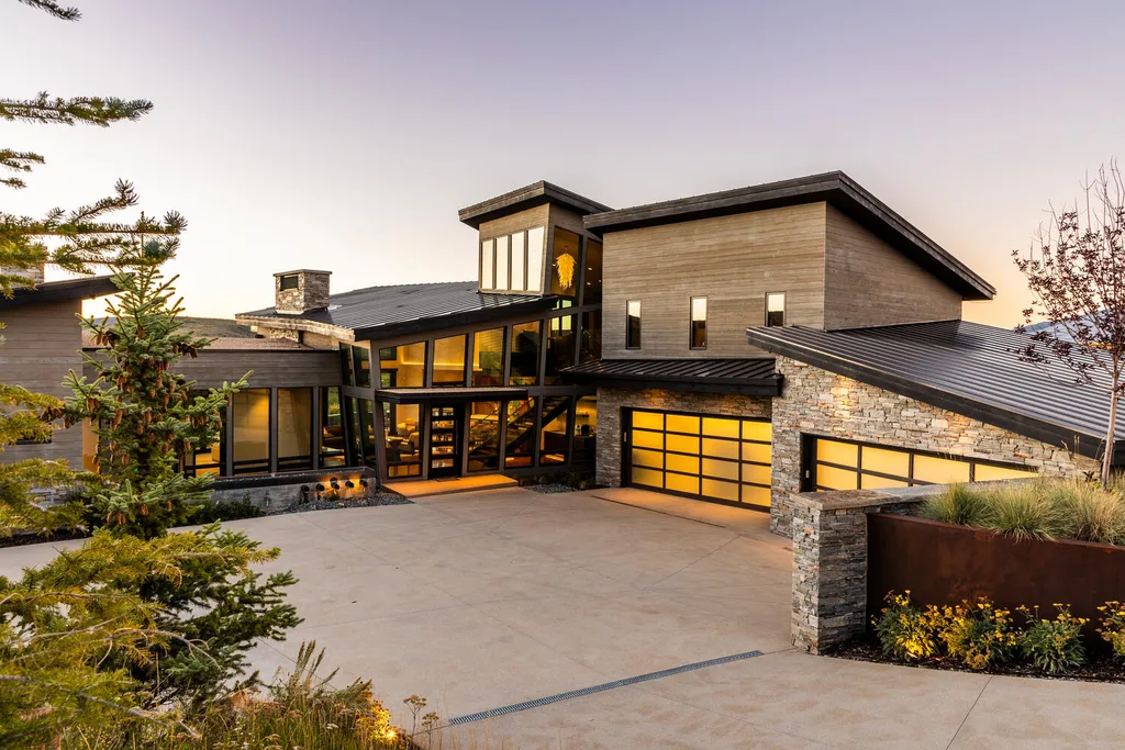 7235 North Starlight Circle Home in Kamas, Utah. Experience ultimate luxury living in this exceptional 5-bedroom, 5 ½-bathroom masterpiece spanning 6,270 square feet. Embrace the outdoors with folding glass doors leading to a heated patio, infinity spa pool, and landscaped yard with stunning Deer Valley and Jordanelle Reservoir views.