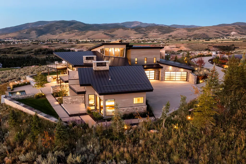 7235 North Starlight Circle Home in Kamas, Utah. Experience ultimate luxury living in this exceptional 5-bedroom, 5 ½-bathroom masterpiece spanning 6,270 square feet. Embrace the outdoors with folding glass doors leading to a heated patio, infinity spa pool, and landscaped yard with stunning Deer Valley and Jordanelle Reservoir views.