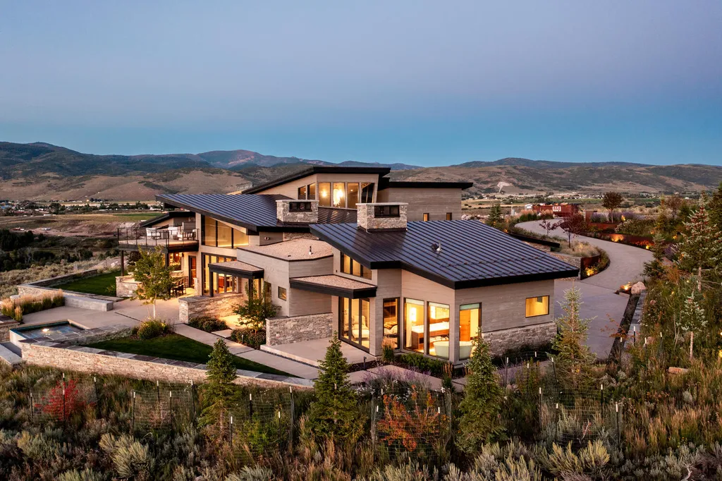 7235 North Starlight Circle Home in Kamas, Utah. Experience ultimate luxury living in this exceptional 5-bedroom, 5 ½-bathroom masterpiece spanning 6,270 square feet. Embrace the outdoors with folding glass doors leading to a heated patio, infinity spa pool, and landscaped yard with stunning Deer Valley and Jordanelle Reservoir views.