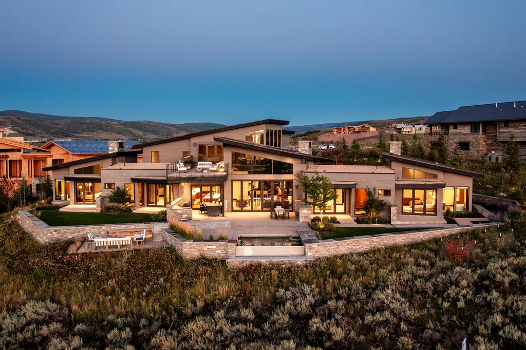 7235 North Starlight Circle Home in Kamas, Utah. Experience ultimate luxury living in this exceptional 5-bedroom, 5 ½-bathroom masterpiece spanning 6,270 square feet. Embrace the outdoors with folding glass doors leading to a heated patio, infinity spa pool, and landscaped yard with stunning Deer Valley and Jordanelle Reservoir views.