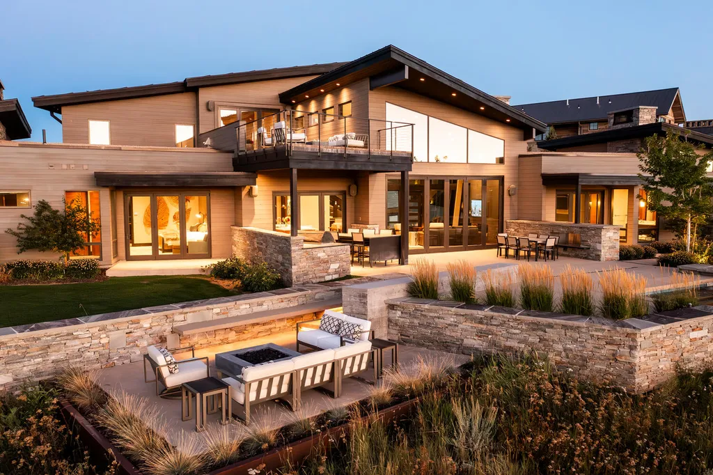7235 North Starlight Circle Home in Kamas, Utah. Experience ultimate luxury living in this exceptional 5-bedroom, 5 ½-bathroom masterpiece spanning 6,270 square feet. Embrace the outdoors with folding glass doors leading to a heated patio, infinity spa pool, and landscaped yard with stunning Deer Valley and Jordanelle Reservoir views.
