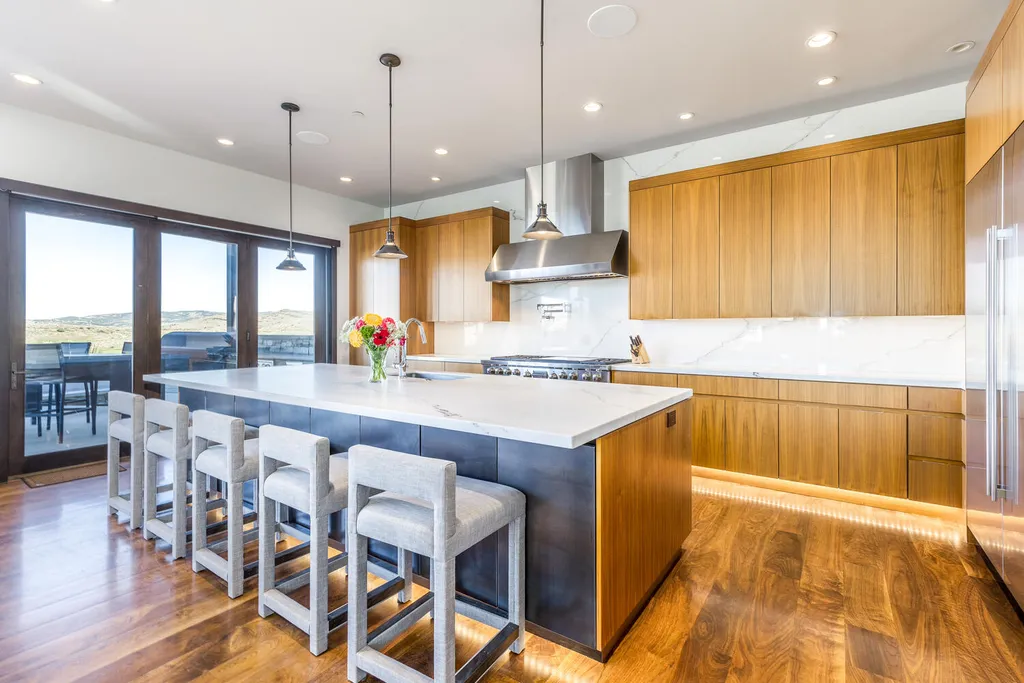 7235 North Starlight Circle Home in Kamas, Utah. Experience ultimate luxury living in this exceptional 5-bedroom, 5 ½-bathroom masterpiece spanning 6,270 square feet. Embrace the outdoors with folding glass doors leading to a heated patio, infinity spa pool, and landscaped yard with stunning Deer Valley and Jordanelle Reservoir views.