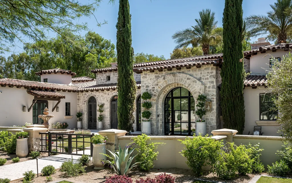 8601 North 59th Place Home in Paradise Valley Arizona 2
