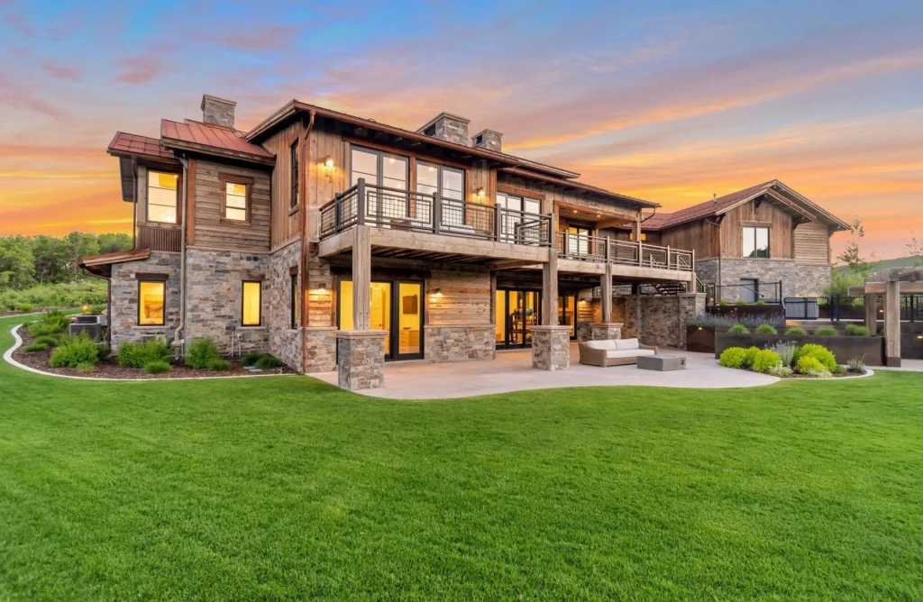 977 West Deer Hill Home in Park City, Utah. Discover opulent mountain living in this 4-bedroom, 6,103 sq ft modern home in Park City's exclusive Preserve community. With stunning views, spacious living areas, and exceptional features like radiant heat, a backup generator, and proximity to outdoor trails, this retreat offers unparalleled luxury and tranquility.