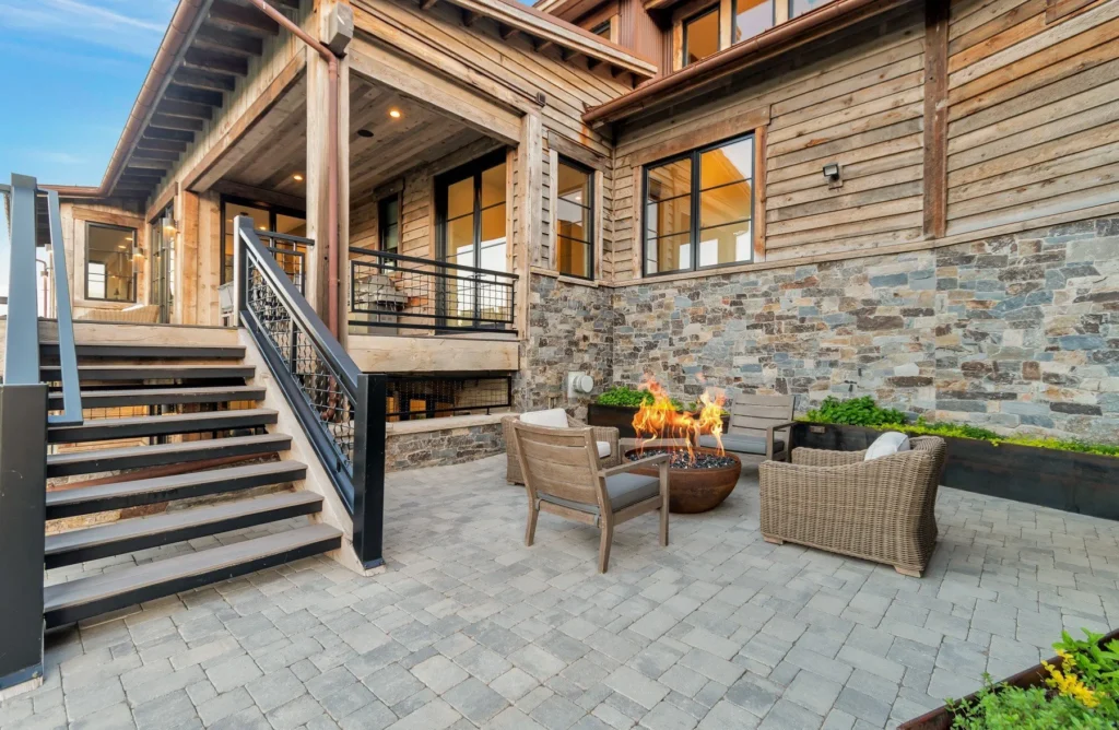 977 West Deer Hill Home in Park City, Utah. Discover opulent mountain living in this 4-bedroom, 6,103 sq ft modern home in Park City's exclusive Preserve community. With stunning views, spacious living areas, and exceptional features like radiant heat, a backup generator, and proximity to outdoor trails, this retreat offers unparalleled luxury and tranquility.