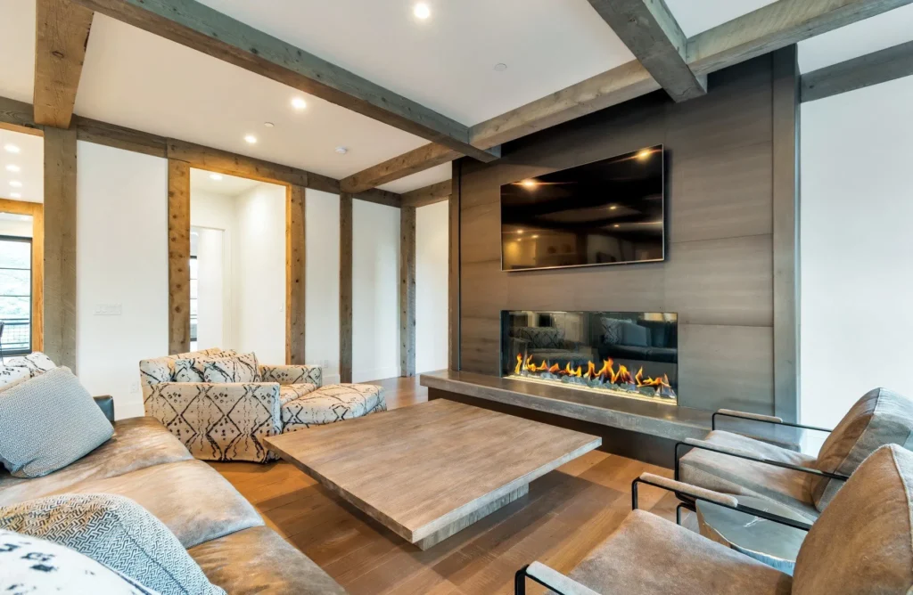 977 West Deer Hill Home in Park City, Utah. Discover opulent mountain living in this 4-bedroom, 6,103 sq ft modern home in Park City's exclusive Preserve community. With stunning views, spacious living areas, and exceptional features like radiant heat, a backup generator, and proximity to outdoor trails, this retreat offers unparalleled luxury and tranquility.
