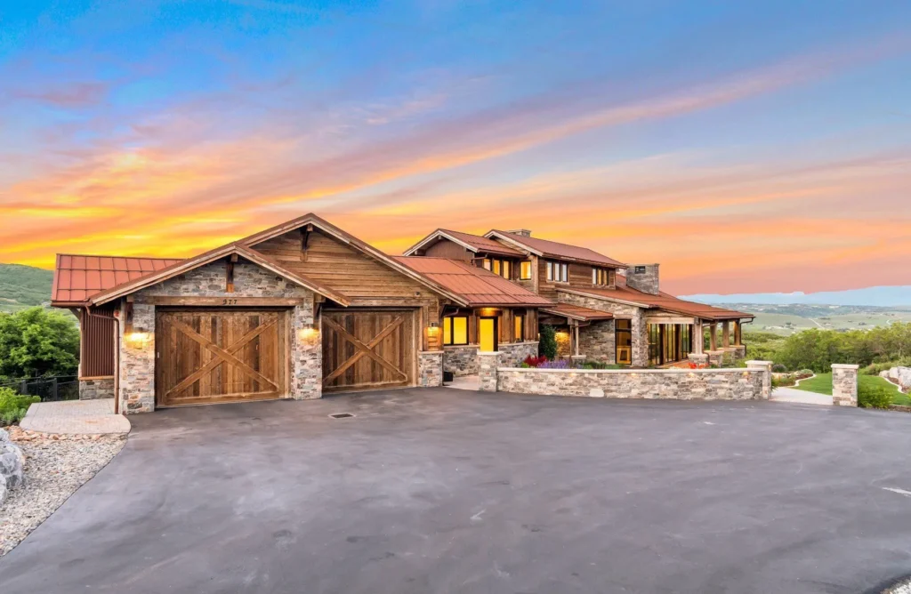 977 West Deer Hill Home in Park City, Utah. Discover opulent mountain living in this 4-bedroom, 6,103 sq ft modern home in Park City's exclusive Preserve community. With stunning views, spacious living areas, and exceptional features like radiant heat, a backup generator, and proximity to outdoor trails, this retreat offers unparalleled luxury and tranquility.