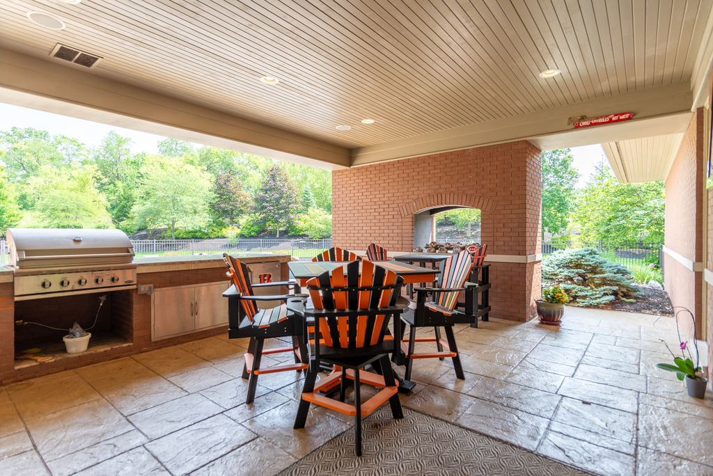 Beautiful Home on Over 2 Acres in West Chester Ohio Hits the Market at 2.25 Million 49