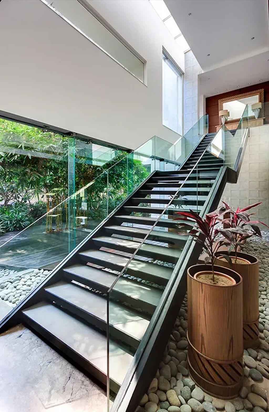 Bridge House, Masterpiece of Architecture and Nature by DADA Partners