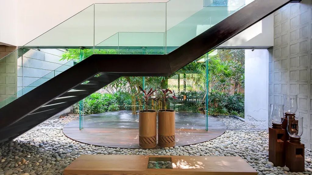 Bridge House, Masterpiece of Architecture and Nature by DADA Partners