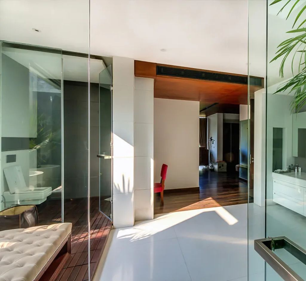 Bridge House, Masterpiece of Architecture and Nature by DADA Partners