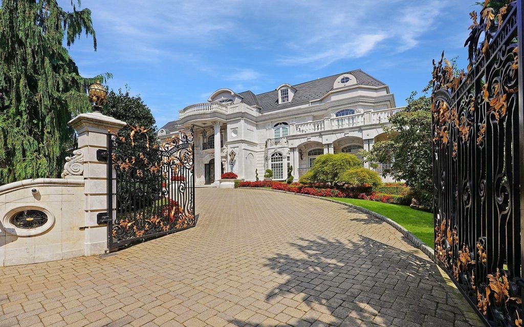 Celebrity Oasis A 16.8 Million Dream Home with Unparalleled Amenities in Staten Island New York 3 1