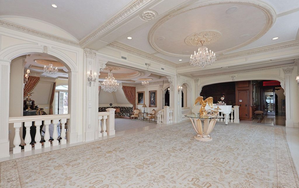 Celebrity Oasis A 16.8 Million Dream Home with Unparalleled Amenities in Staten Island New York 32 1