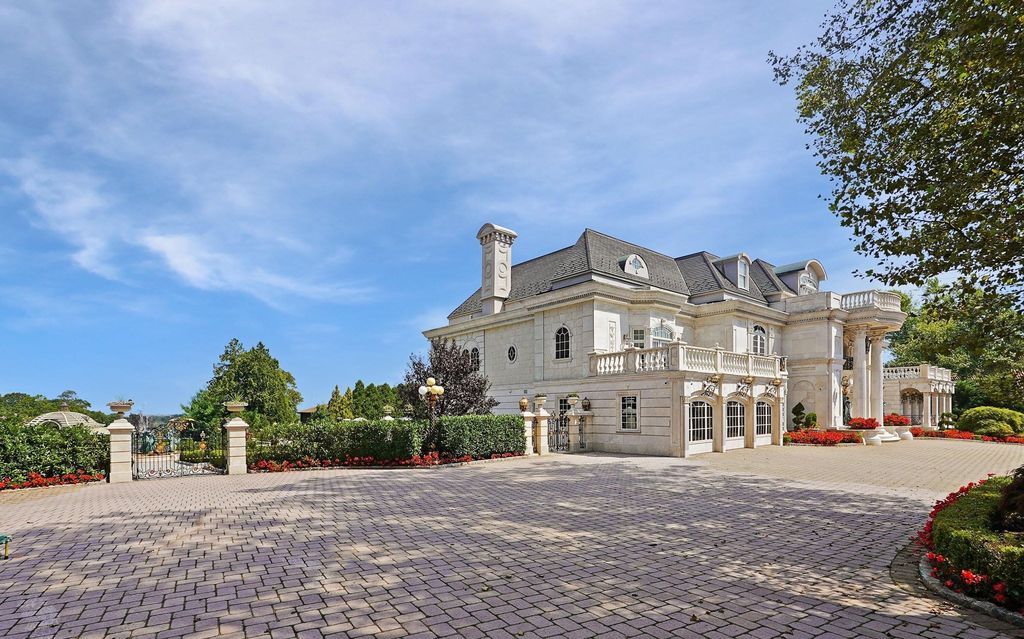 Celebrity Oasis A 16.8 Million Dream Home with Unparalleled Amenities in Staten Island New York 4 1