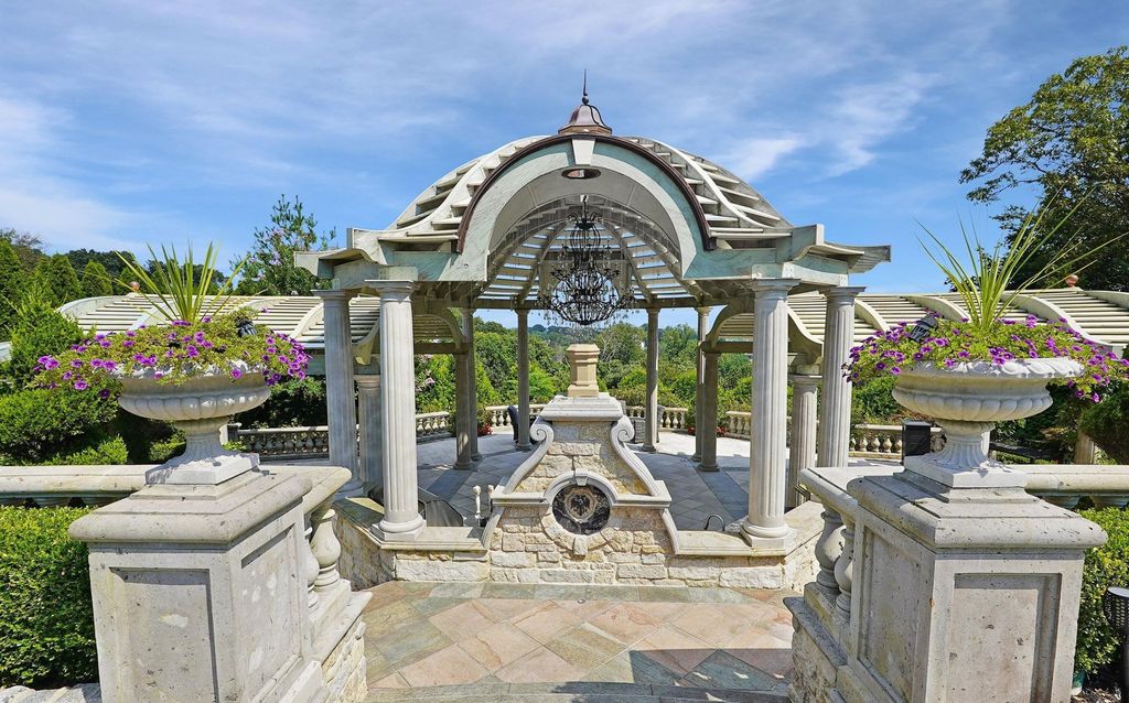 Celebrity Oasis A 16.8 Million Dream Home with Unparalleled Amenities in Staten Island New York 56 1