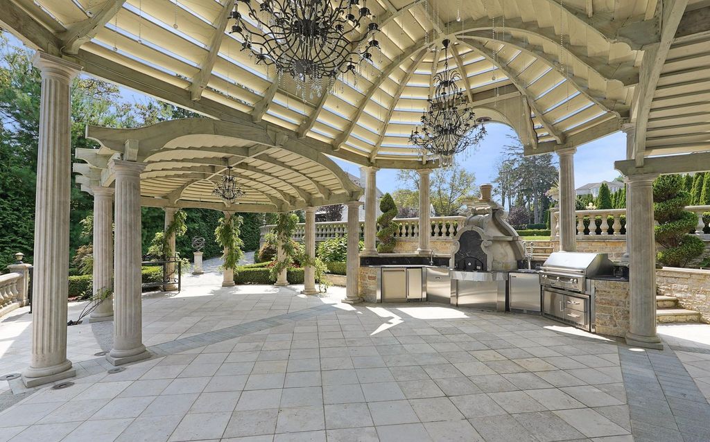 Celebrity Oasis A 16.8 Million Dream Home with Unparalleled Amenities in Staten Island New York 58 1