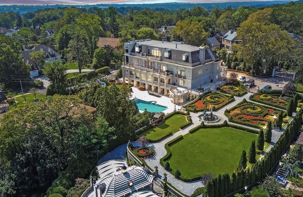 Celebrity Oasis A 16.8 Million Dream Home with Unparalleled Amenities in Staten Island New York 59 1