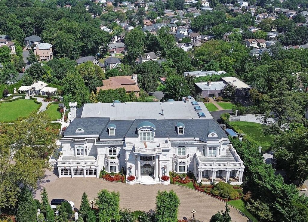 Celebrity Oasis A 16.8 Million Dream Home with Unparalleled Amenities in Staten Island New York 60 1