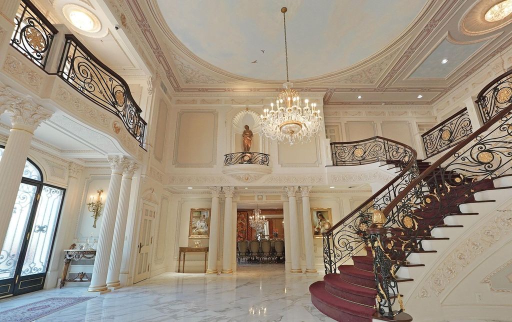Celebrity Oasis A 16.8 Million Dream Home with Unparalleled Amenities in Staten Island New York 7 1