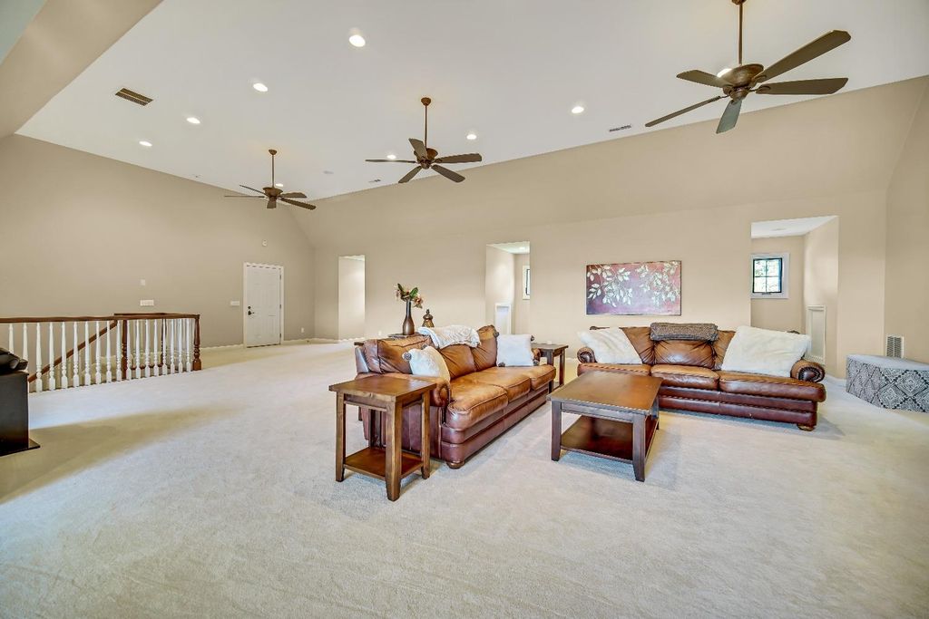Elegant Home Crafted with Impeccable Attention to Detail in Valparaiso Indiana Now Available for 2399900 32