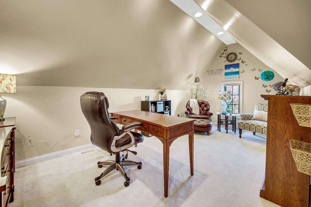 Elegant Home Crafted with Impeccable Attention to Detail in Valparaiso Indiana Now Available for 2399900 34