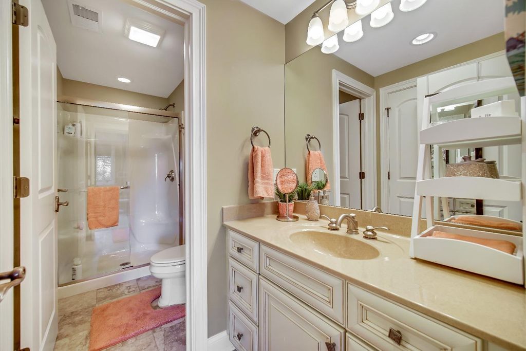 Elegant Home Crafted with Impeccable Attention to Detail in Valparaiso Indiana Now Available for 2399900 41