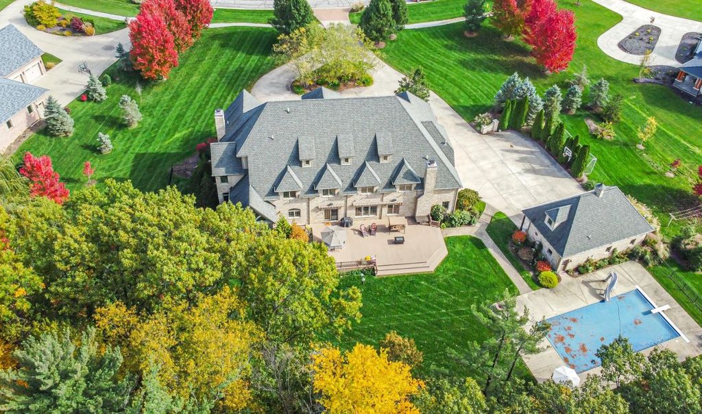 Elegant Home Crafted with Impeccable Attention to Detail in Valparaiso Indiana Now Available for 2399900 46