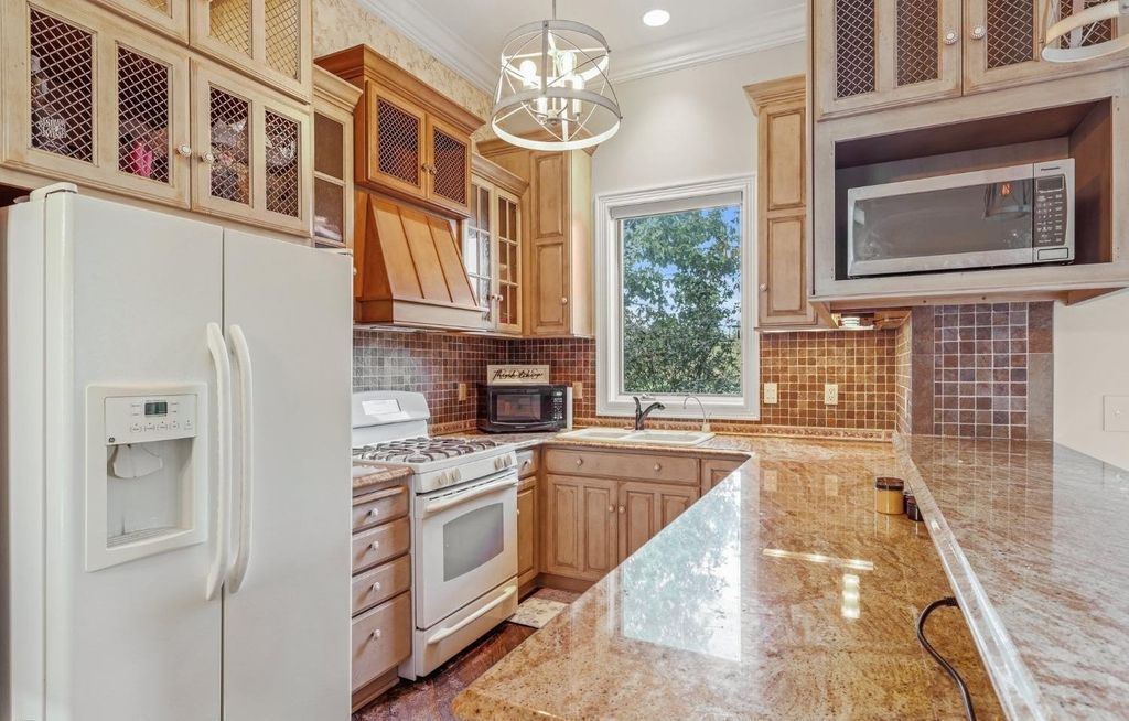 European Inspired Opulence Meets Modern Luxury in Chesterton Indiana Mansion for 2999000 43