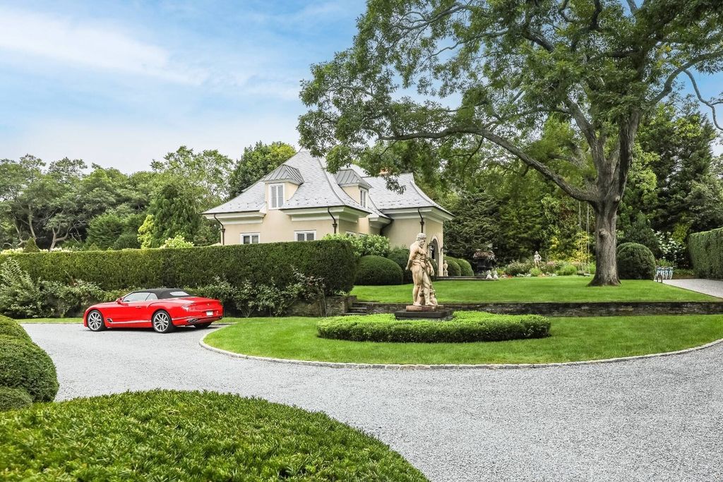 Exquisite East Hampton Oasis A Three Residence Compound with Breathtaking Landscape for 10.15 Million 10
