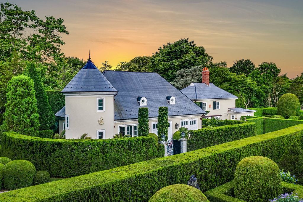 Exquisite East Hampton Oasis A Three Residence Compound with Breathtaking Landscape for 10.15 Million 17