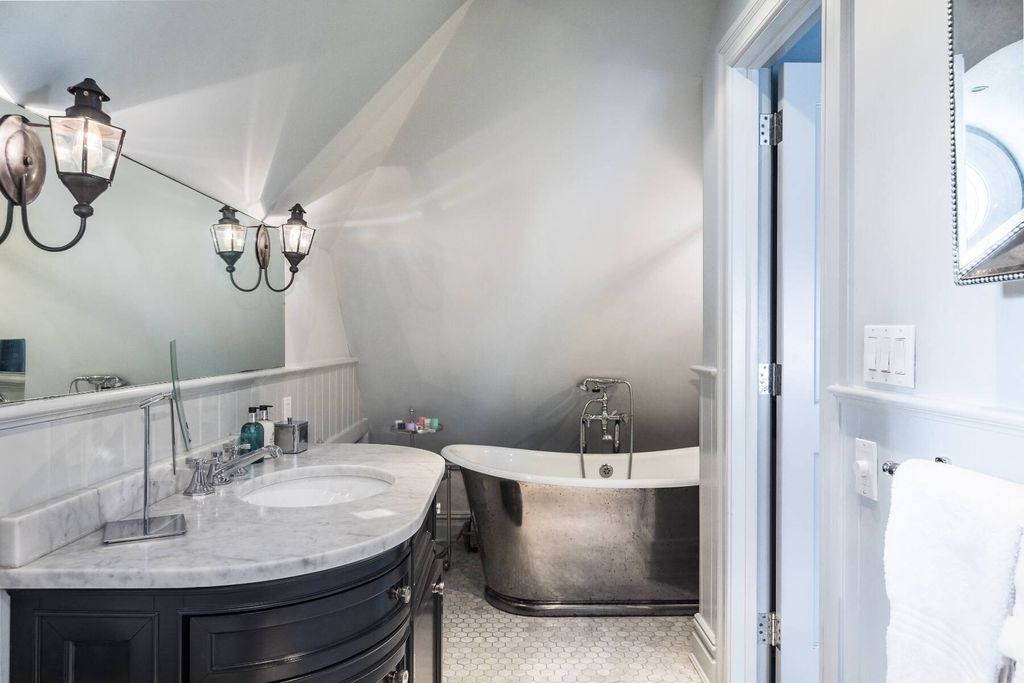 Exquisite East Hampton Oasis A Three Residence Compound with Breathtaking Landscape for 10.15 Million 41