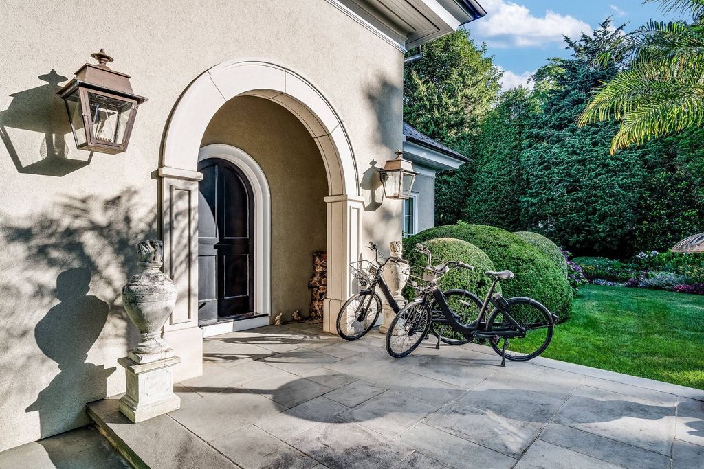 Exquisite East Hampton Oasis A Three Residence Compound with Breathtaking Landscape for 10.15 Million 9