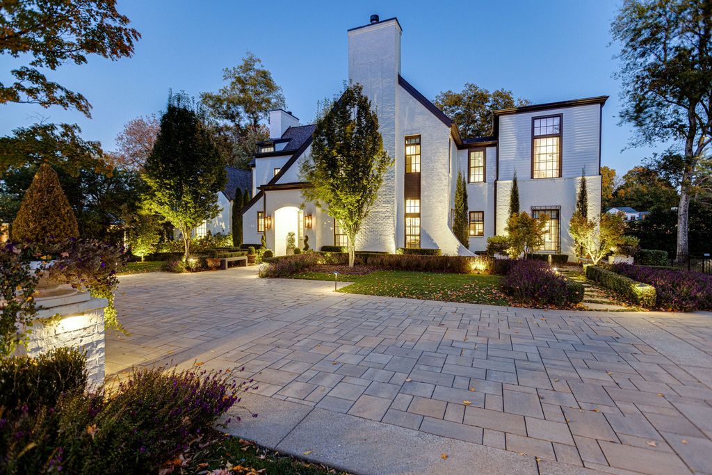 Exquisite Nashville Home Offers Perfect Blend of Elegance and Comfort for 3999999 3