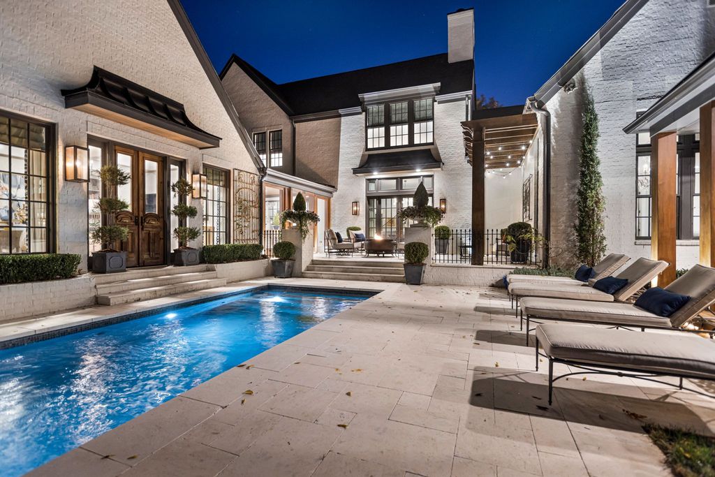 Exquisite Nashville Home Offers Perfect Blend of Elegance and Comfort for 3999999 47