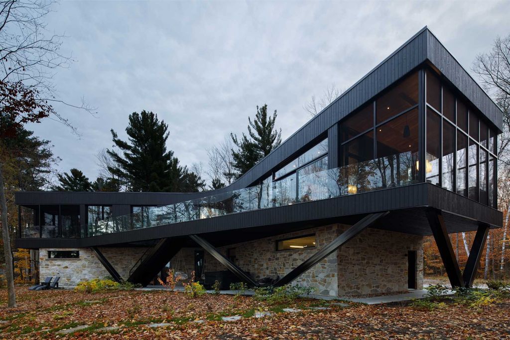 Forges Residence, A Masterpiece by Bourgeois Lechasseur architectes