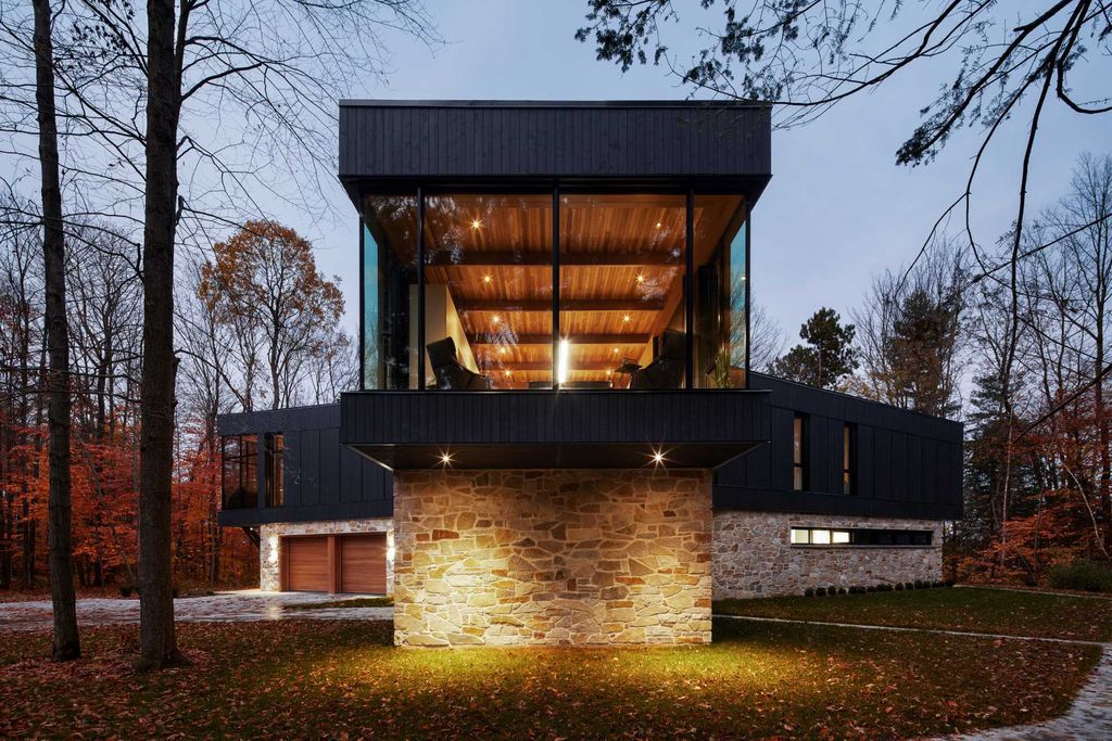 Forges Residence, A Masterpiece by Bourgeois Lechasseur architectes