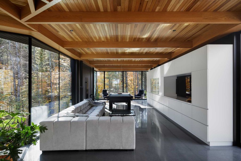 Forges Residence, A Masterpiece by Bourgeois Lechasseur architectes