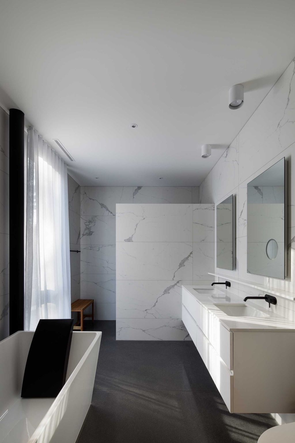Forges Residence, A Masterpiece by Bourgeois Lechasseur architectes