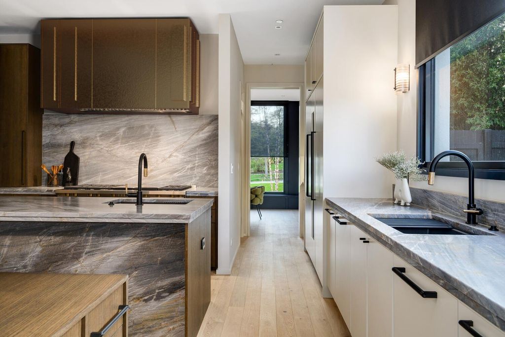 Modern Masterpiece in Glencoe, Illinois: A $3,999,900 Collaboration by Noah Properties and Lisek Interiors