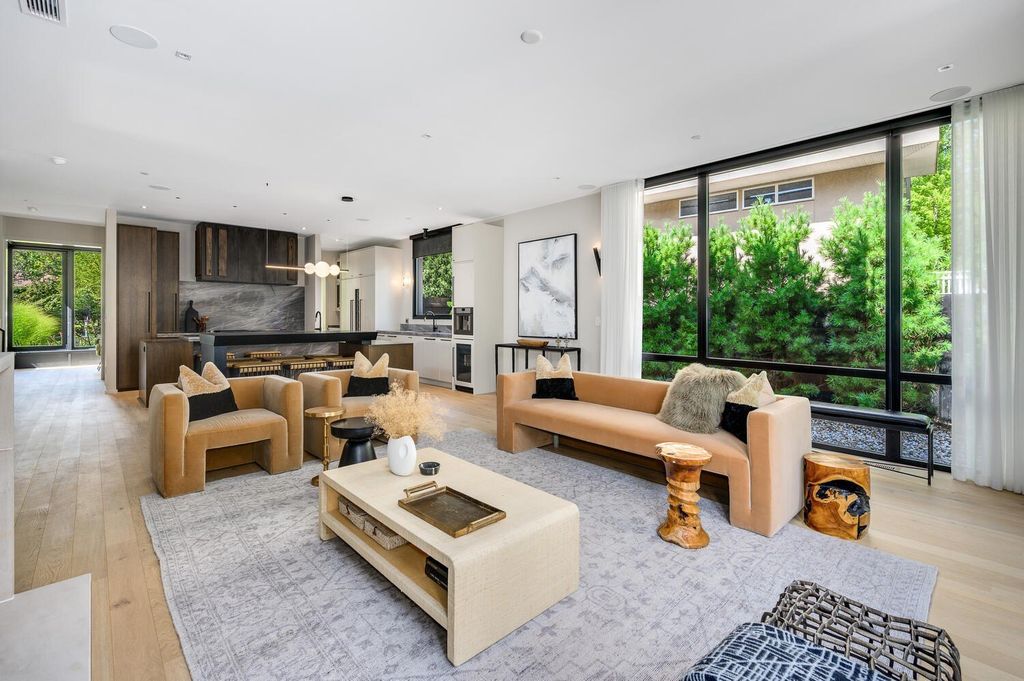 Modern Masterpiece in Glencoe, Illinois: A $3,999,900 Collaboration by Noah Properties and Lisek Interiors
