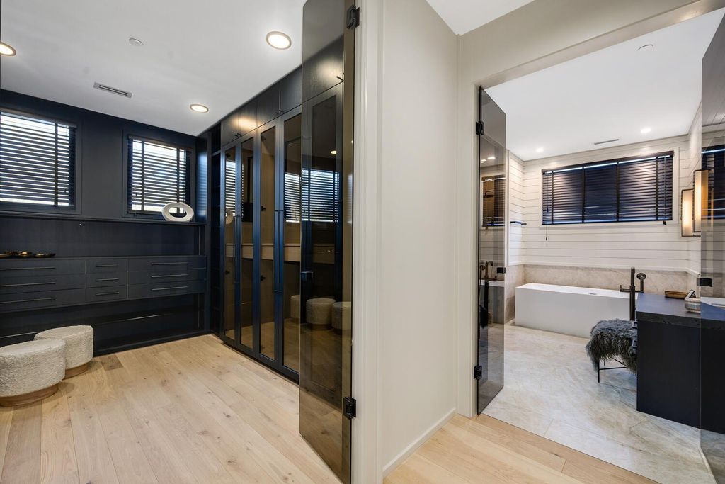 Modern Masterpiece in Glencoe, Illinois: A $3,999,900 Collaboration by Noah Properties and Lisek Interiors