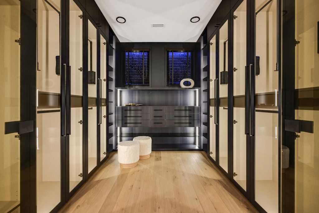 Modern Masterpiece in Glencoe, Illinois: A $3,999,900 Collaboration by Noah Properties and Lisek Interiors