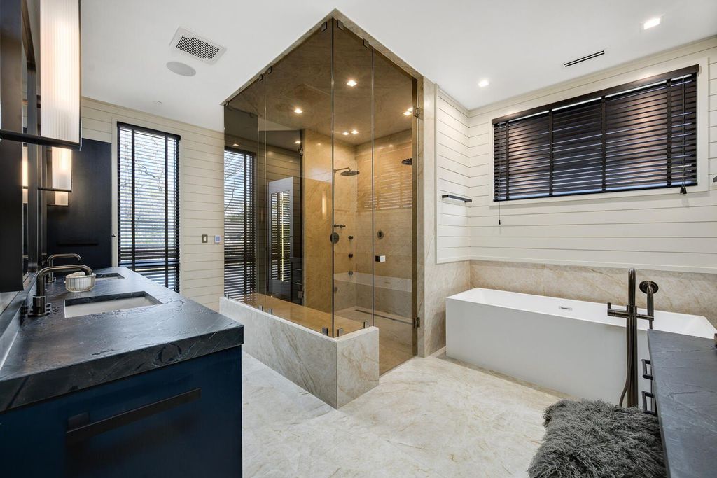 Modern Masterpiece in Glencoe, Illinois: A $3,999,900 Collaboration by Noah Properties and Lisek Interiors