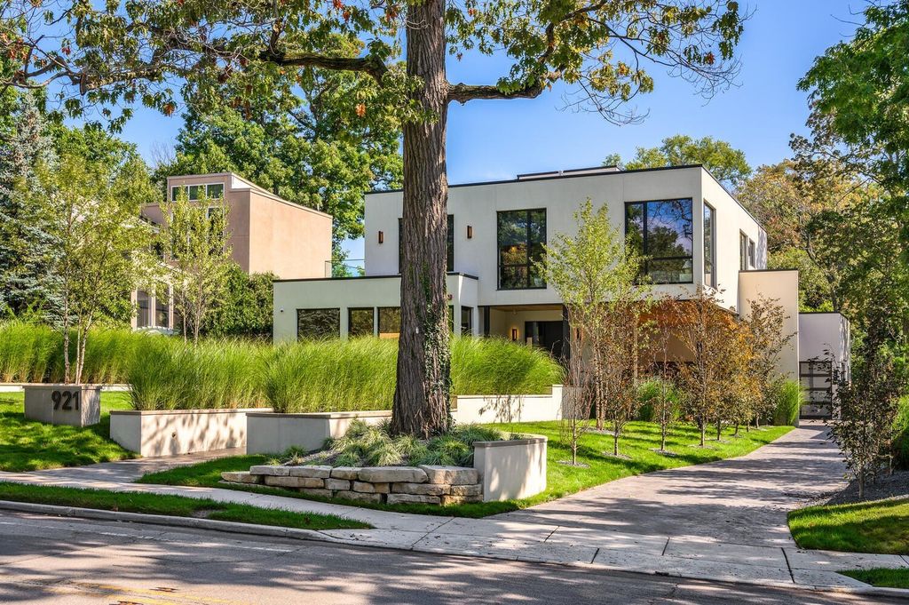 Modern Masterpiece in Glencoe, Illinois: A $3,999,900 Collaboration by Noah Properties and Lisek Interiors