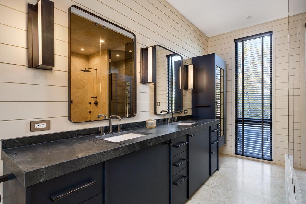 Modern Masterpiece in Glencoe, Illinois: A $3,999,900 Collaboration by Noah Properties and Lisek Interiors