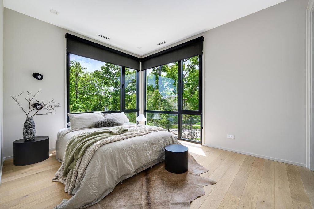 Modern Masterpiece in Glencoe, Illinois: A $3,999,900 Collaboration by Noah Properties and Lisek Interiors