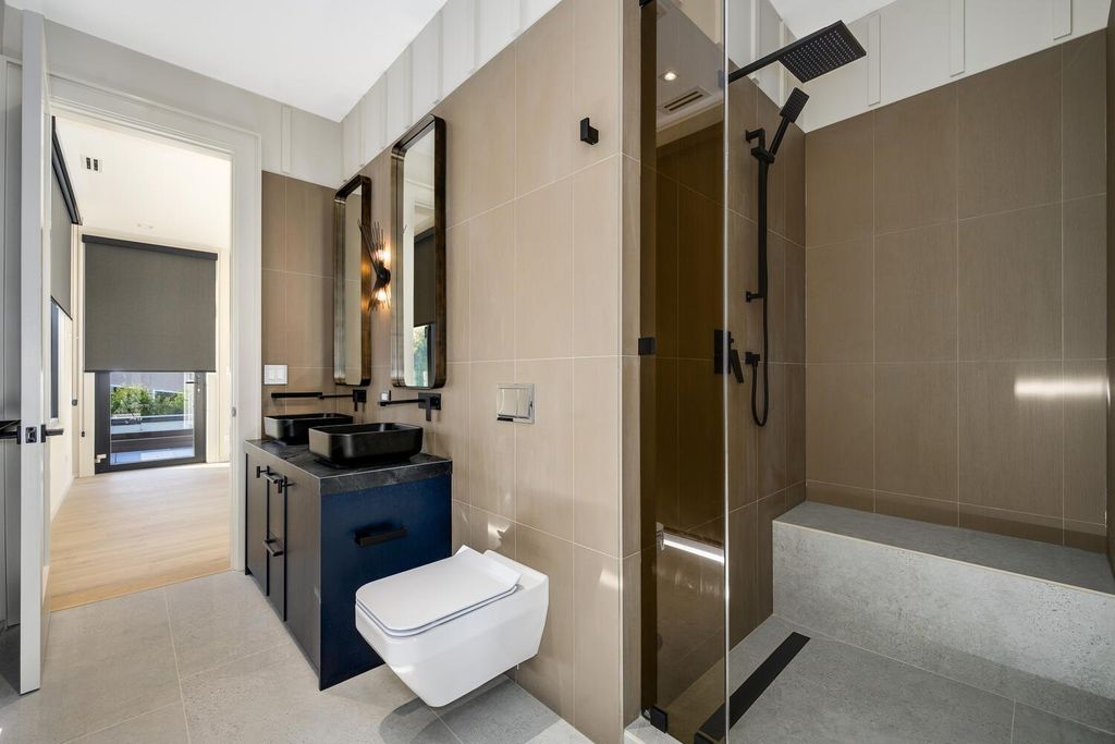 Modern Masterpiece in Glencoe, Illinois: A $3,999,900 Collaboration by Noah Properties and Lisek Interiors