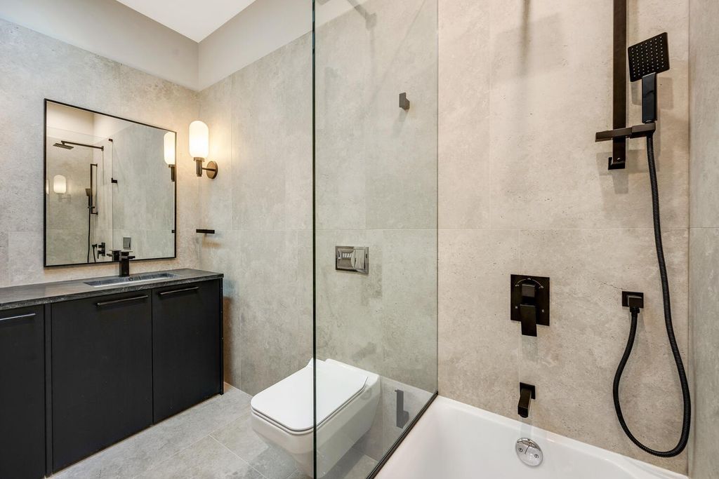 Modern Masterpiece in Glencoe, Illinois: A $3,999,900 Collaboration by Noah Properties and Lisek Interiors