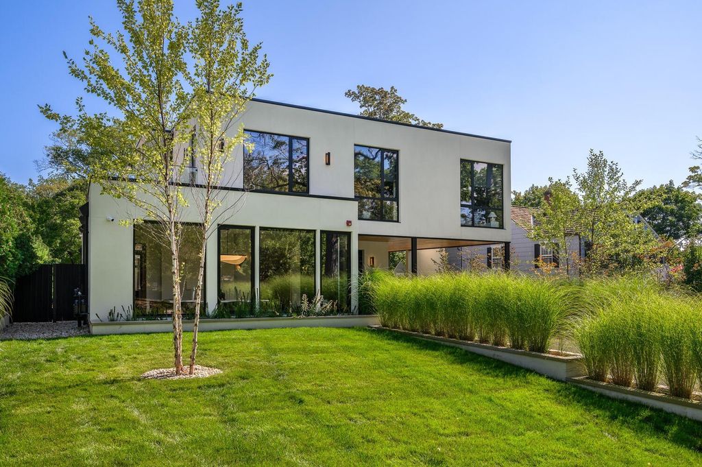 Modern Masterpiece in Glencoe, Illinois: A $3,999,900 Collaboration by Noah Properties and Lisek Interiors