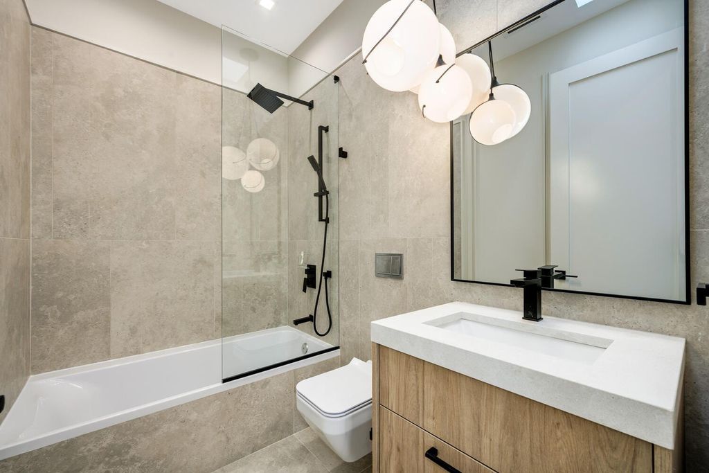 Modern Masterpiece in Glencoe, Illinois: A $3,999,900 Collaboration by Noah Properties and Lisek Interiors